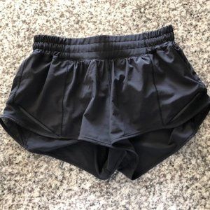 Lululemon Hotty Hot Shorts 2.5" Size 6